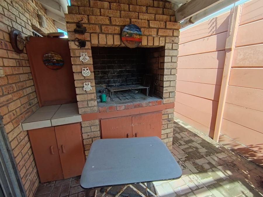 2 Bedroom Property for Sale in Jeffreys Bay Central Eastern Cape